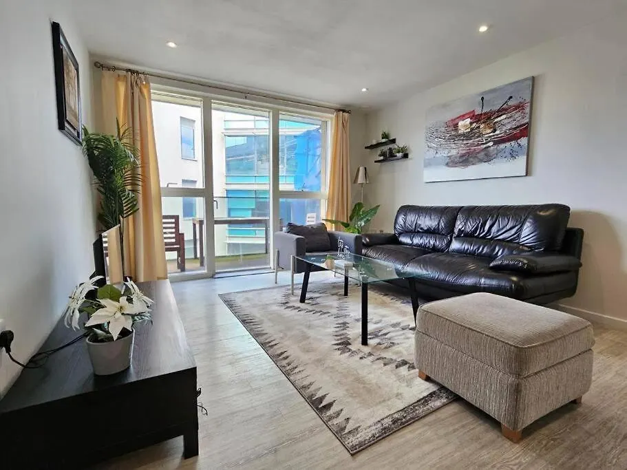 Resturday Train Station 2Bedroom Bn17Fle59 Hove